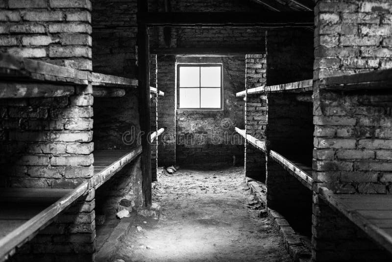 Koszaruje inside żywego pokój przy koncentracyjnym obozem Auschwitz Birke obraz stock Koszaruje inside żywego pokój przy koncentracyjnym obozem Auschwitz Birke obraz stock