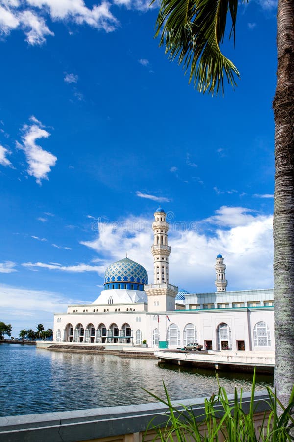 Kota Kinabalu City Mosque, Sabah, Borneo, Malasia fotografía de archivo libre de regalías Kota Kinabalu City Mosque, Sabah, Borneo, Malasia fotografía de archivo libre de regalías