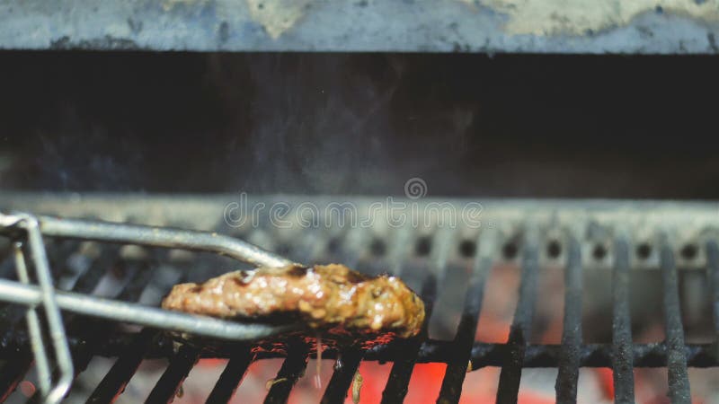 Koteletts gekocht auf einem Grillgrill r