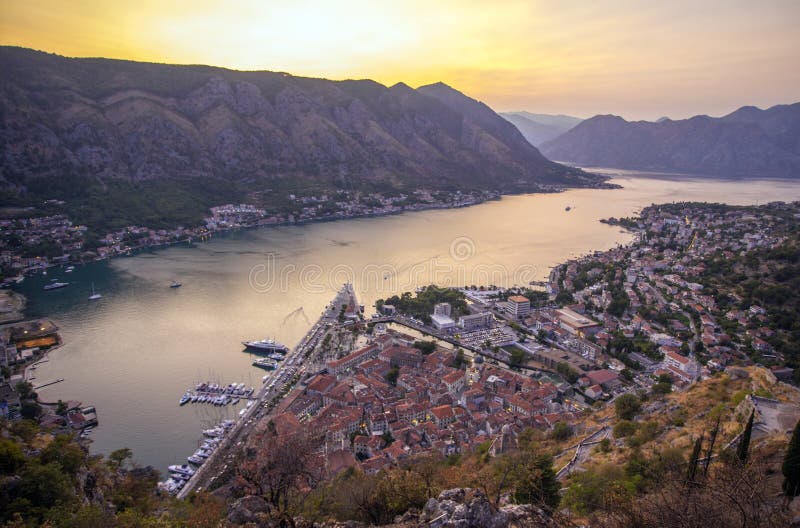 Kotor an einem schönen Sommertag, Montenegro lizenzfreie stockfotos Kotor an einem schönen Sommertag, Montenegro lizenzfreie stockfotos