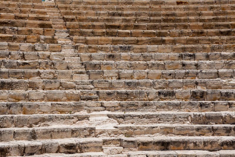 KOURION, CYPRUS/GREECE - 24 DE JULIO: Ampitheatre restaurado en fotografía de archivo libre de regalías KOURION, CYPRUS/GREECE - 24 DE JULIO: Ampitheatre restaurado en fotografía de archivo libre de regalías