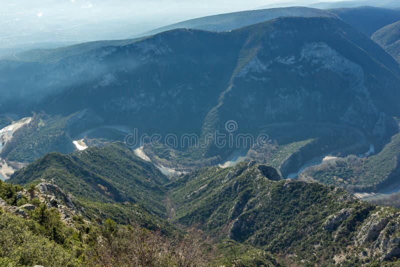 Krajobraz Nestos Rzeczny wąwóz blisko miasteczka Xanthi, Wschodni Macedonia i Thrace, Grecja obraz stock Krajobraz Nestos Rzeczny wąwóz blisko miasteczka Xanthi, Wschodni Macedonia i Thrace, Grecja obraz stock