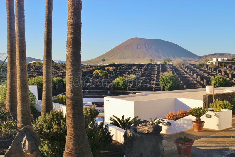 Krajobraz z wulkanem na Lanzarote, wyspy kanaryjska obrazy royalty free Krajobraz z wulkanem na Lanzarote, wyspy kanaryjska obrazy royalty free