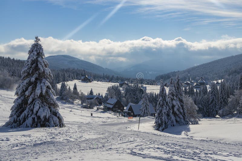 Krajobraz zimowy wokół mala upa olbrzymie góry krkonose północna czeska republika bohemia