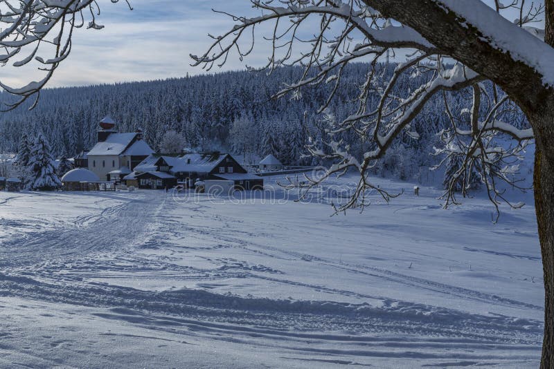 Krajobraz zimowy wokół mala upa olbrzymie góry krkonose północna czeska republika bohemia