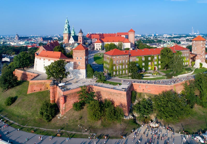 Krakau, Polen Wawelheuvel, Kathedraal en Kasteel royalty-vrije stock afbeeldingen Krakau, Polen Wawelheuvel, Kathedraal en Kasteel royalty-vrije stock afbeeldingen