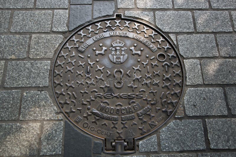 Placa Com Revestimento De Armas Emblema Nacional E Tradução De Texto Do  Inglês : República Polonesa. Terra Firme. Foto de Stock - Imagem de azul,  naturalize: 218567948