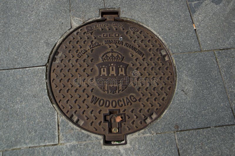 Placa Com Revestimento De Armas Emblema Nacional E Tradução De Texto Do  Inglês : República Polonesa. Terra Firme. Foto de Stock - Imagem de azul,  naturalize: 218567948