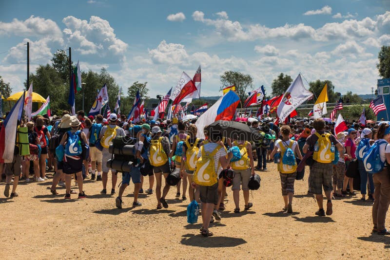 KRAKOW, POLAND - JUL 31, 2016: Unidentified participants of World Youth Day and International Catholic youth Convention, July royalty free stock photography KRAKOW, POLAND - JUL 31, 2016: Unidentified participants of World Youth Day and International Catholic youth Convention, July royalty free stock photography