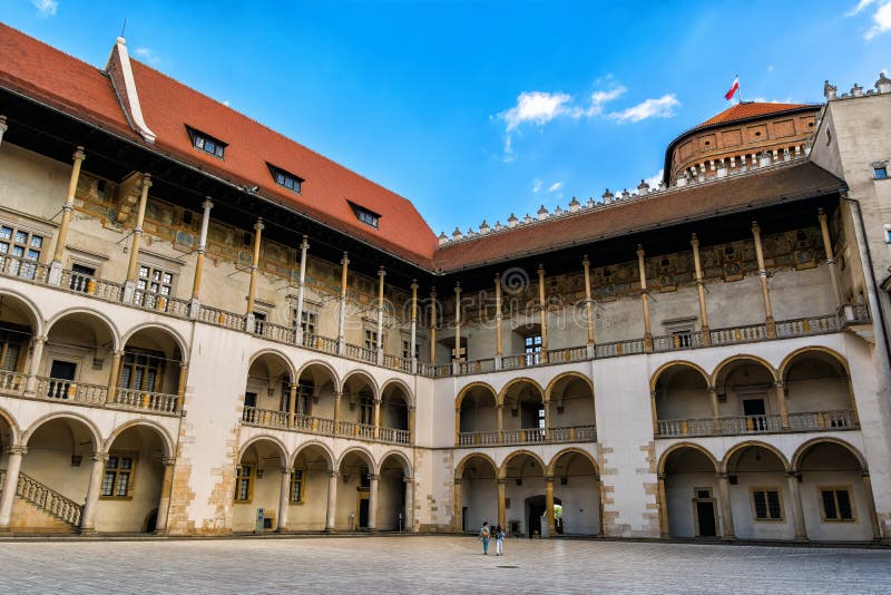 KRAKOW POLSKA, LIPIEC, - 07, 2016: Zadziwiający widok kwadrat przy Wawe zdjęcia royalty free KRAKOW POLSKA, LIPIEC, - 07, 2016: Zadziwiający widok kwadrat przy Wawe zdjęcia royalty free