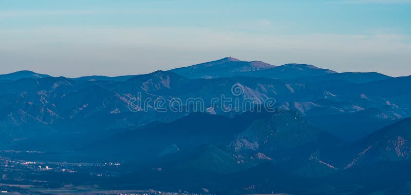 Kráľova hoľa v Nízkych Tatrách z Veľkého Choča v Chočských vrchoch na Slovensku