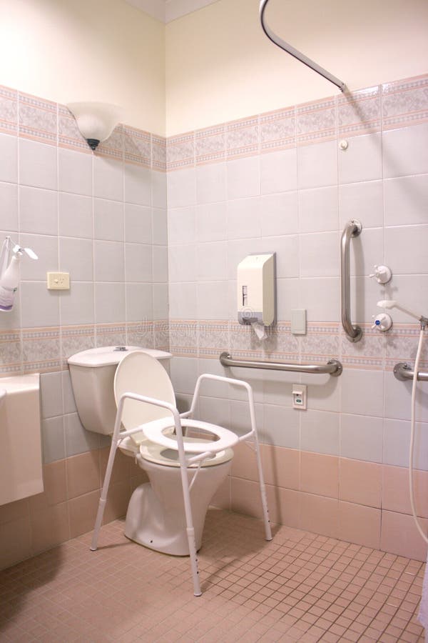 Krankenhaus-Badezimmer stockbild. Bild von begrenzt, gelähmt - 9535597
