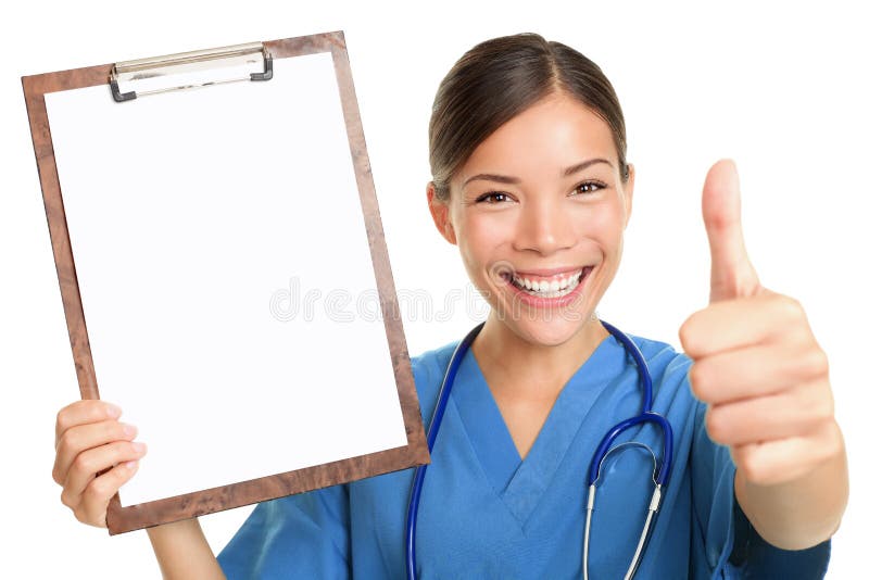 Krankenschwester, die unbelegtes Klemmbrettzeichen zeigt lizenzfreie stockfotografie