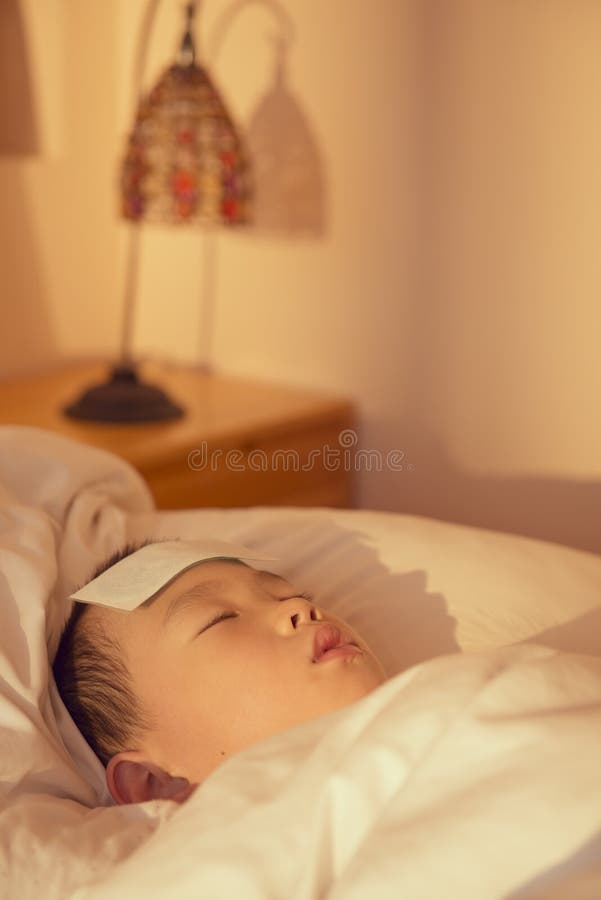 Kranker Junge Im Bett Stockfoto Bild Von Kranker Bett