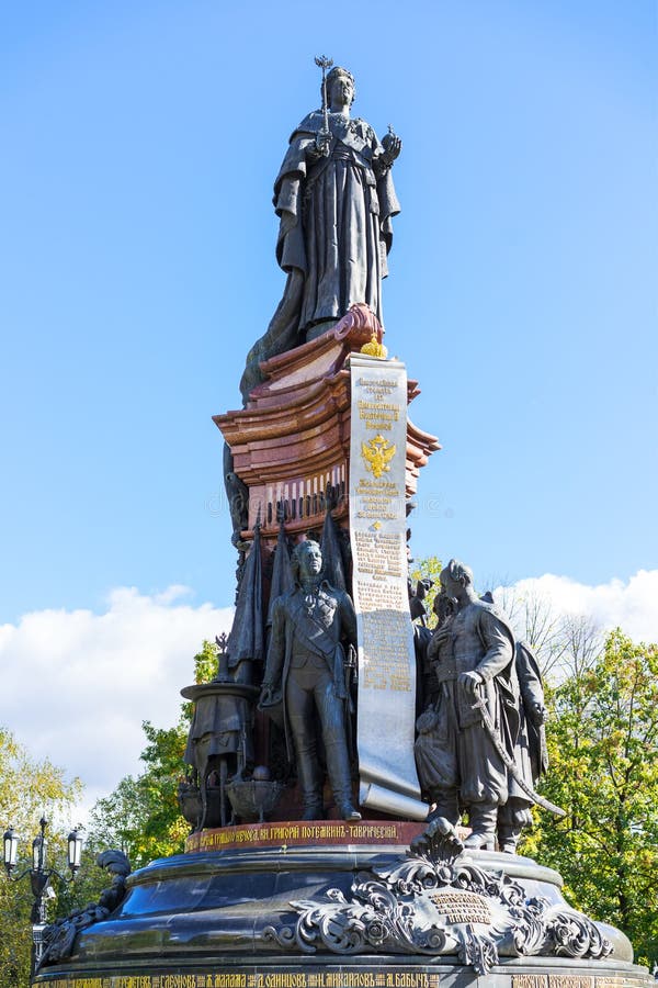 Krasnodar, RÚSSIA - 10 de outubro de 2017: Monumento de Ekaterina em Krasnodar fotografia de stock Krasnodar, RÚSSIA - 10 de outubro de 2017: Monumento de Ekaterina em Krasnodar fotografia de stock