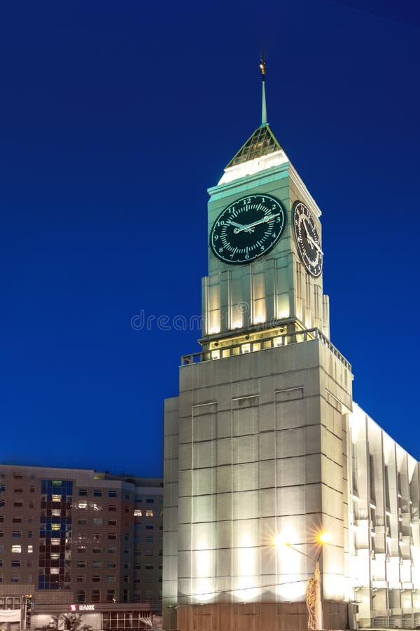 Krasnoyarsk, R?ssia 21 de julho de 2019: A administração da cidade e do centro de negócios de Krasnoyarsk em Europa torre do fech fotografia de stock Krasnoyarsk, R?ssia 21 de julho de 2019: A administração da cidade e do centro de negócios de Krasnoyarsk em Europa torre do fech fotografia de stock