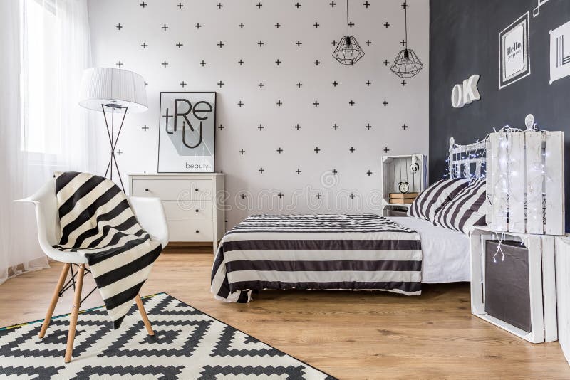 Kreatives Schwarzweiss-Schlafzimmer stockfoto Kreatives Schwarzweiss-Schlafzimmer stockfoto