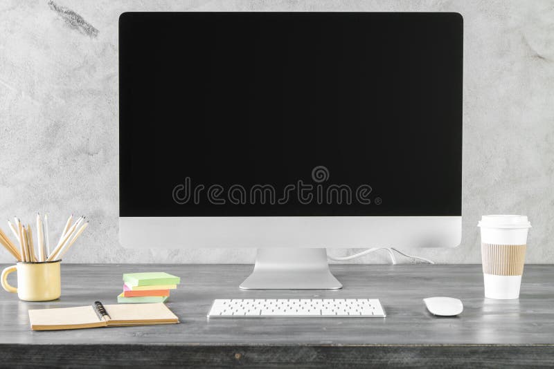 Kreatywnie desktop z czystym ekranem komputerowym obraz stock Kreatywnie desktop z czystym ekranem komputerowym obraz stock