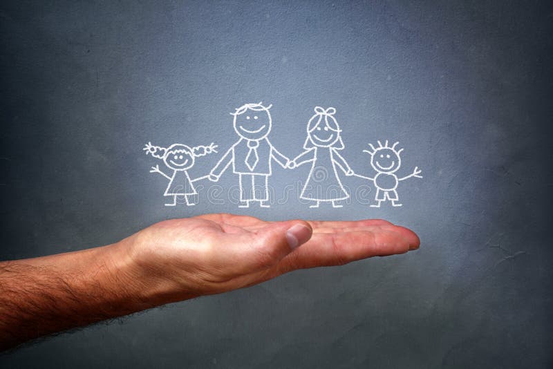 Kreidezeichnung einer Familie lizenzfreie stockfotos Kreidezeichnung einer Familie lizenzfreie stockfotos