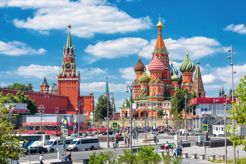 Kremlin de Moscou e catedral do ` s da manjericão do St fotografia de stock royalty free Kremlin de Moscou e catedral do ` s da manjericão do St fotografia de stock royalty free