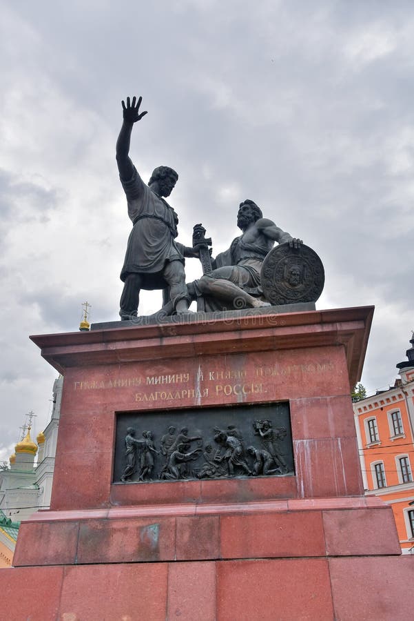 Kremlin em Nizhny Novgorod, R?ssia Monumento a Minin e a Pozharsky imagem de stock royalty free Kremlin em Nizhny Novgorod, R?ssia Monumento a Minin e a Pozharsky imagem de stock royalty free