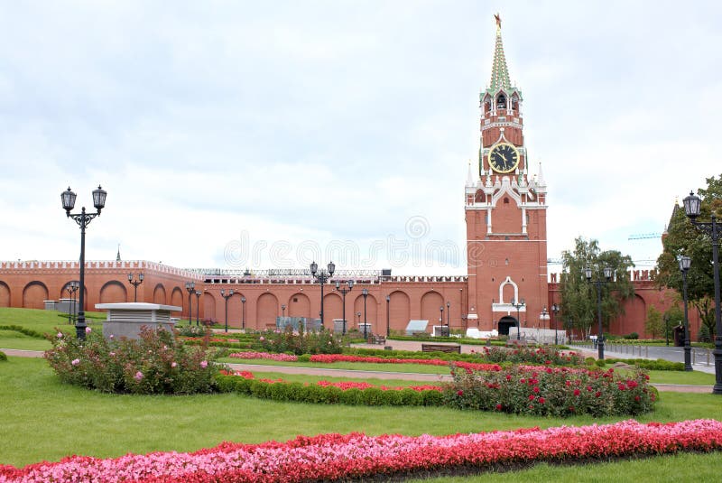 Кремлевская район. Парк на месте 14-го корпуса Кремля. 14 Корпус Московского Кремля. Парк на месте 14 корпуса Кремля шурфы. Что было на месте 14 корпуса Кремля.