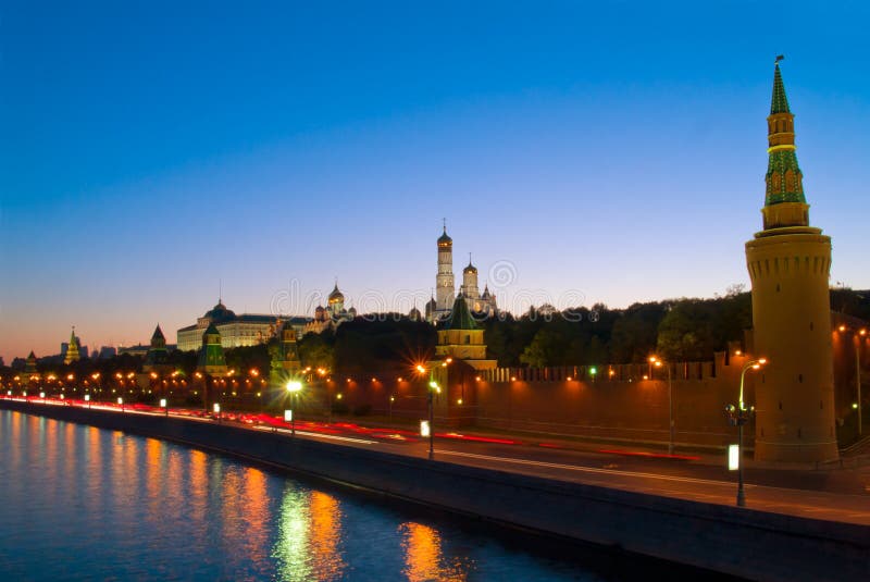 Kremlin no rio de Moscovo, Moscovo, Rússia imagem de stock Kremlin no rio de Moscovo, Moscovo, Rússia imagem de stock