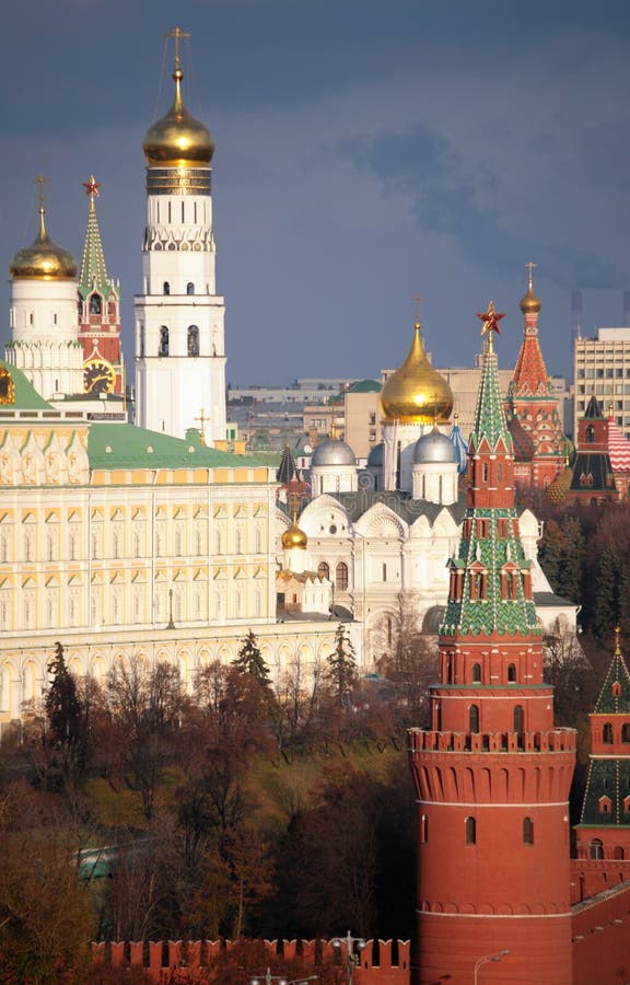 Kremlin y campanario de una iglesia de Ivan el grande