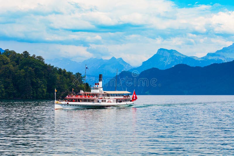 Kreuzfahrtschiff, Luzerner See lizenzfreies stockbild Kreuzfahrtschiff, Luzerner See lizenzfreies stockbild