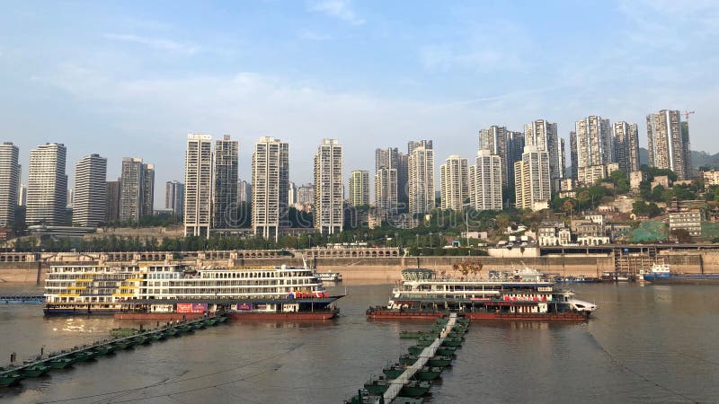 Kreuzschiffe, die auf dem Jangtse in Chongqing, China parken stockfotos Kreuzschiffe, die auf dem Jangtse in Chongqing, China parken stockfotos