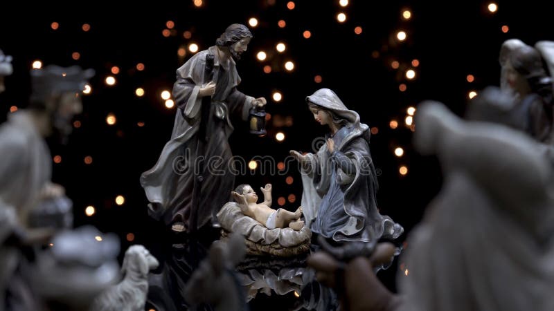 Kristi födelse figurerar platsjulkrubban med ljus