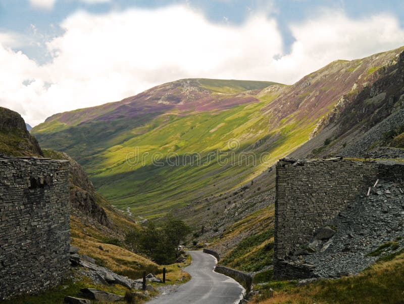 Kritisera minen på det Honister passerandet, sjöområdet Cumbria royaltyfri fotografi Kritisera minen på det Honister passerandet, sjöområdet Cumbria royaltyfri fotografi