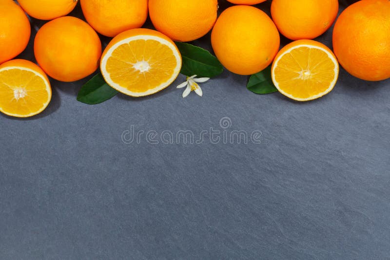 Kritiserar orange frukter för apelsiner bästa sikt för copyspace royaltyfria bilder