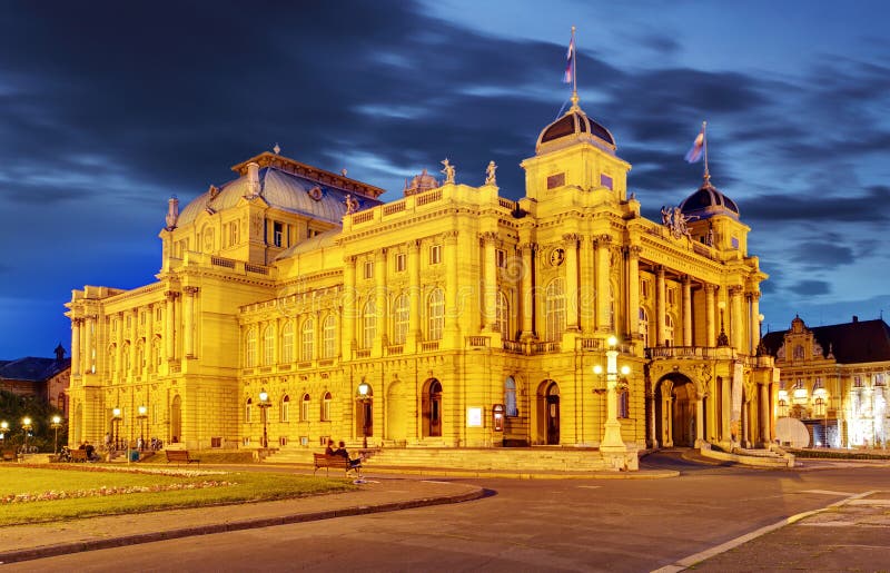 Kroatisches nationales Theate nachts - Zagreb stockfotografie Kroatisches nationales Theate nachts - Zagreb stockfotografie