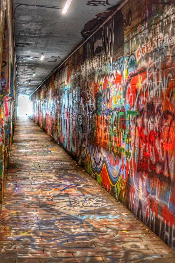 Krog-Straßen-Tunnel stockfotos