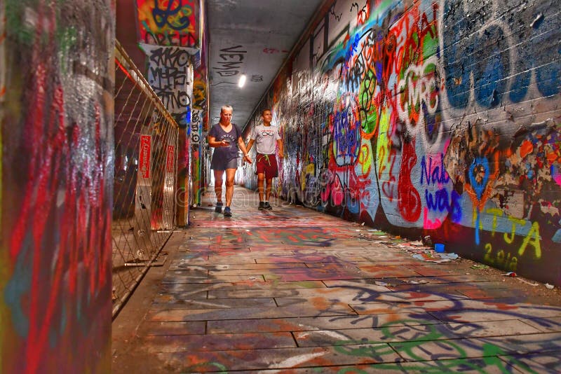 Krog-Straßen-Tunnel lizenzfreie stockfotografie