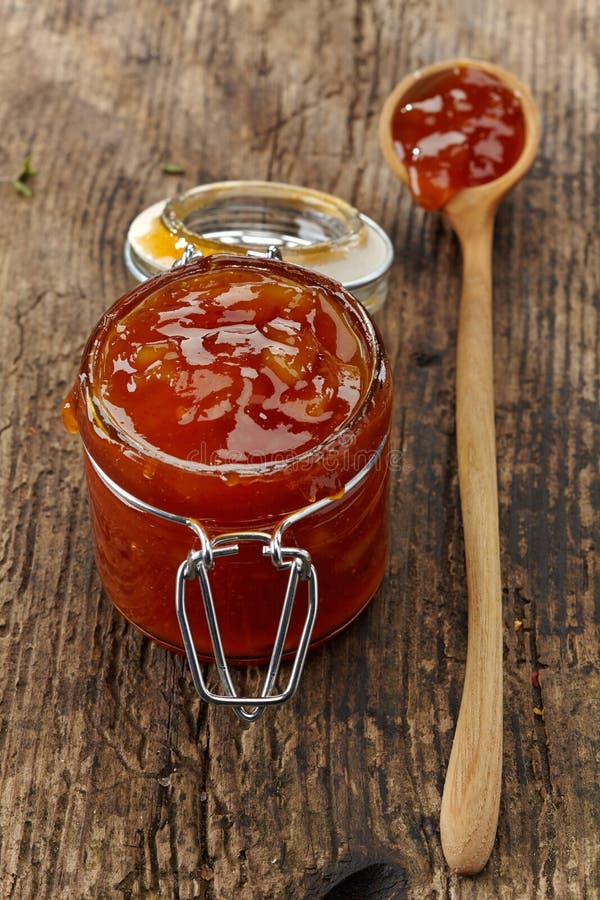Kruik Mangochutney royalty-vrije stock afbeeldingen Kruik Mangochutney royalty-vrije stock afbeeldingen