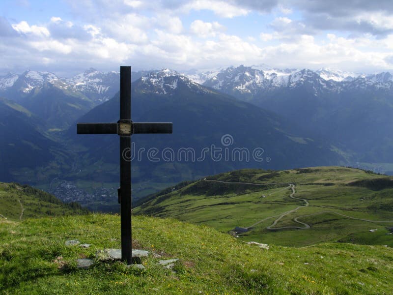 Download Kruis stock afbeelding. Afbeelding bestaande uit hoog, groen - 37263