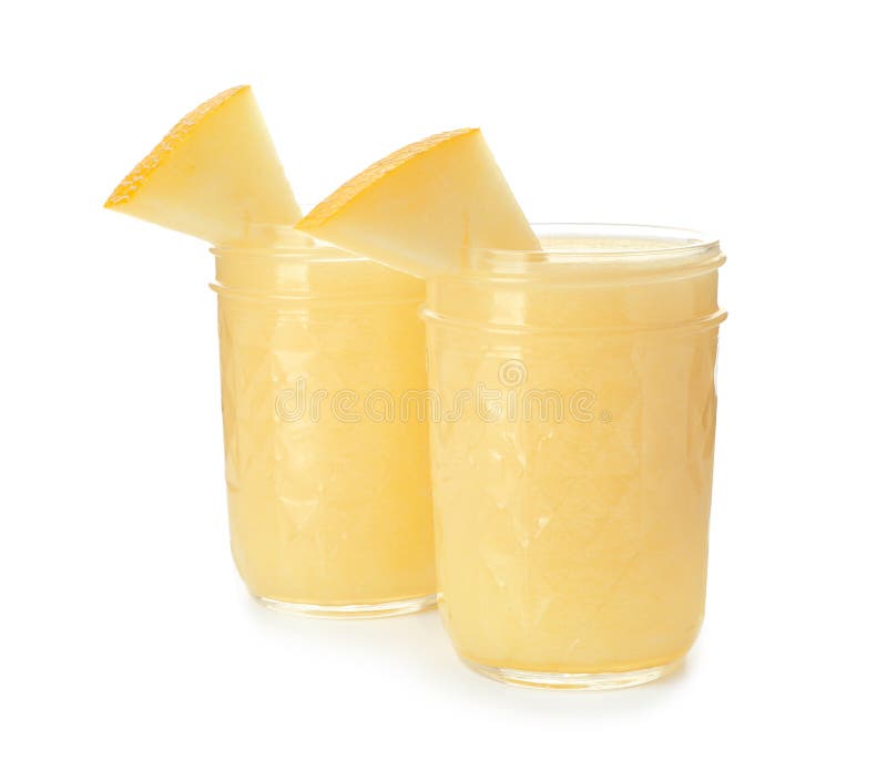 Krus av den läckra melonsmoothien på vit bakgrund