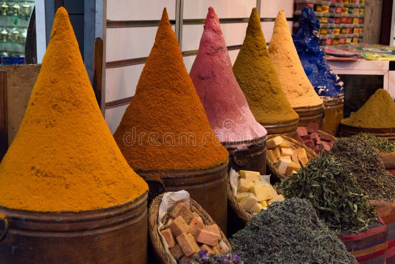 Kryddor och örter på en moroccan marknad, Marrakesh, Marocko royaltyfri foto Kryddor och örter på en moroccan marknad, Marrakesh, Marocko royaltyfri foto