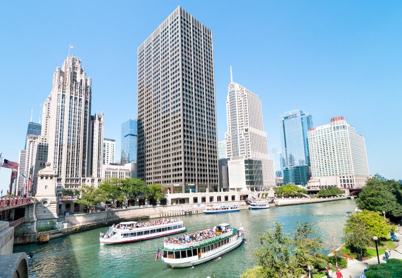 Kryssning för flod för Chicago arkitekturfundament arkivbild