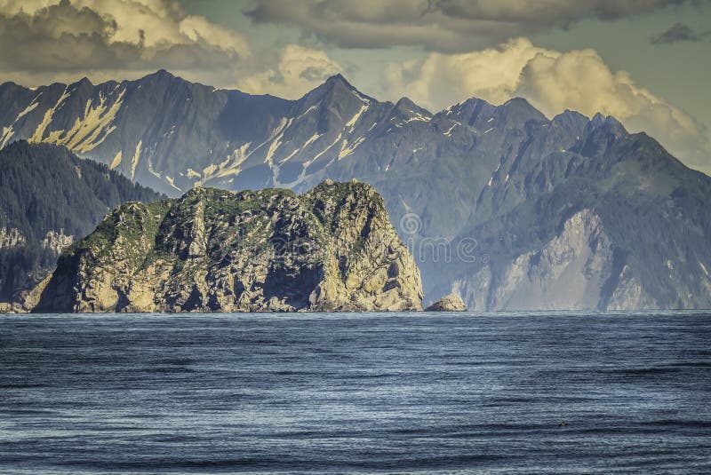 Kryssning nära Seward i Alaska arkivbild Kryssning nära Seward i Alaska arkivbild