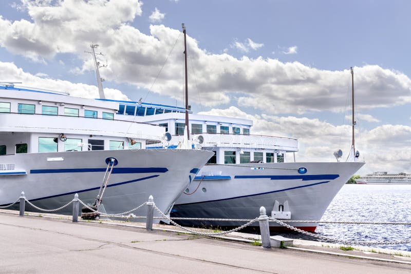 Kryssningflodskepp royaltyfri foto
