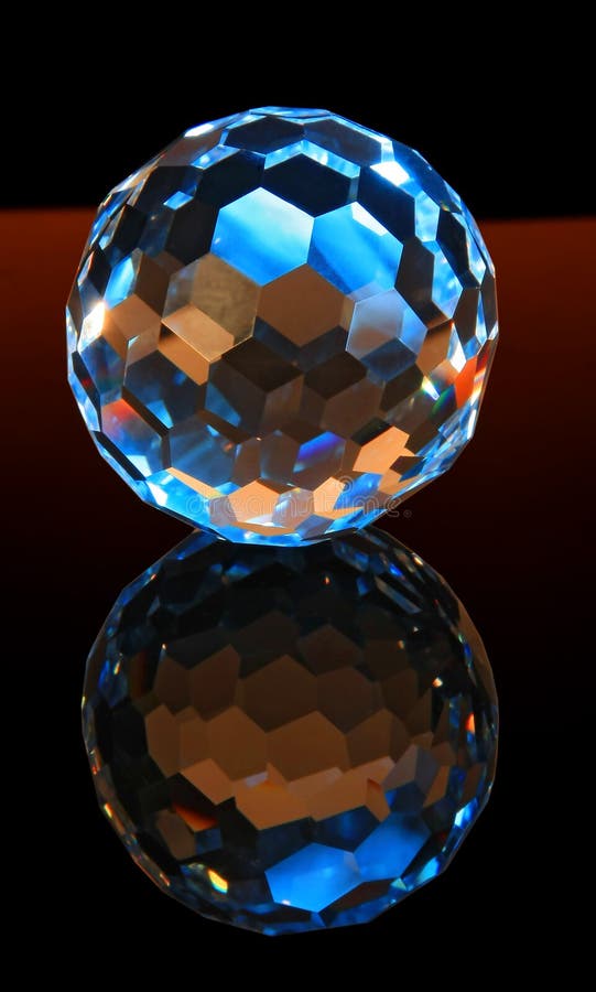 Krystaliczna rżnięta magiczna sfera