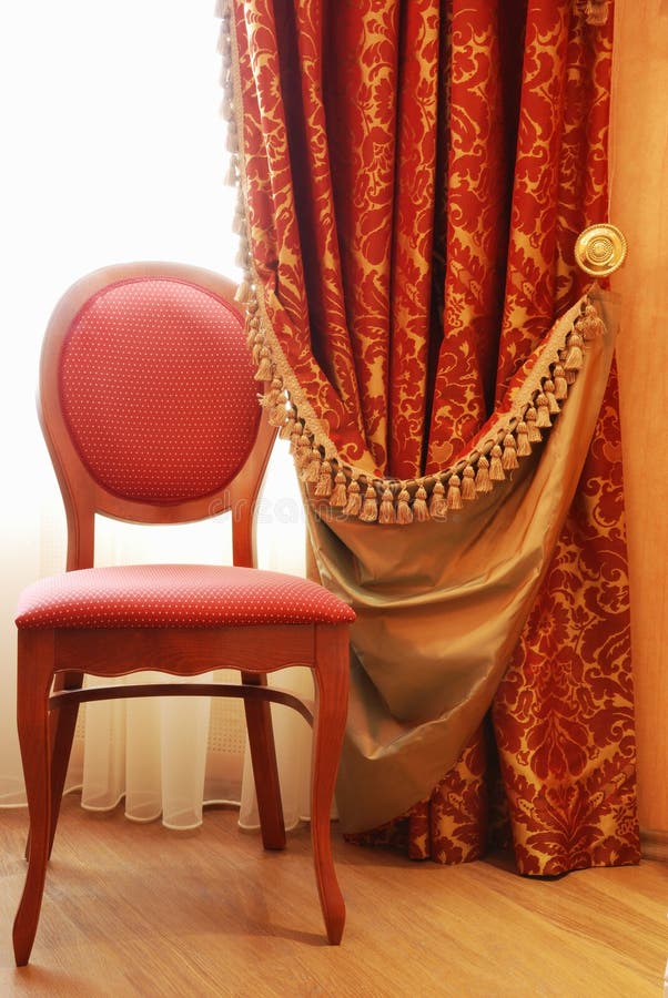 Krzesło antykwarska elegancja