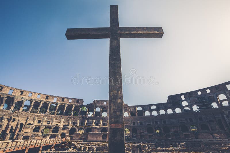 Krzyż w koloseum Rzymu we Włoszech Flawiusz Amfiteatr, starożytność Cesarstwa Rzymskiego