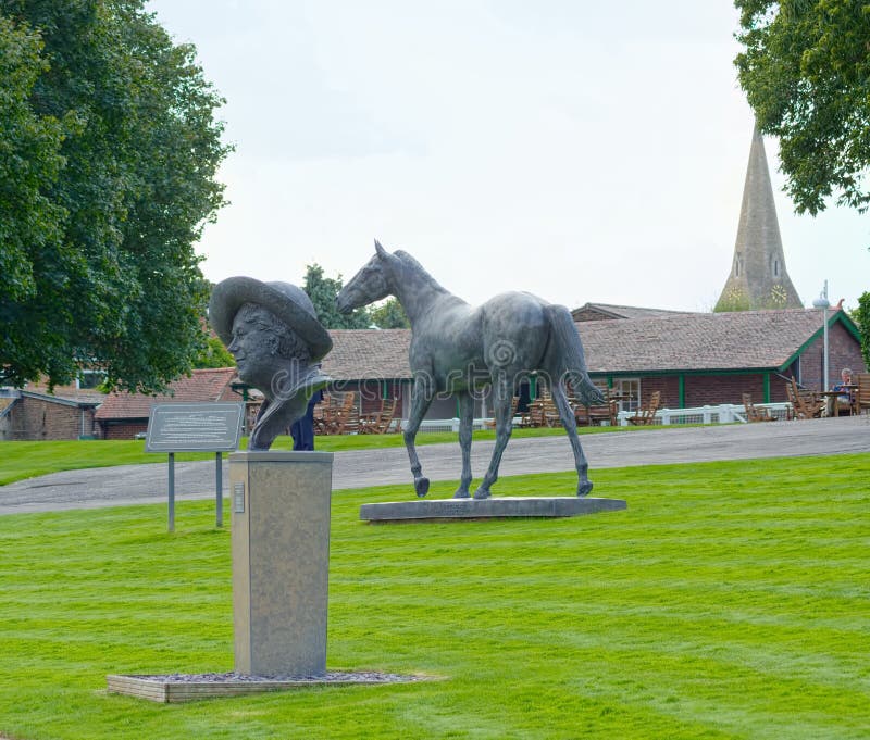 Kr?lowa Elizabeth kr?lowej matka, statua, Sandown park UK obrazy royalty free Kr?lowa Elizabeth kr?lowej matka, statua, Sandown park UK obrazy royalty free