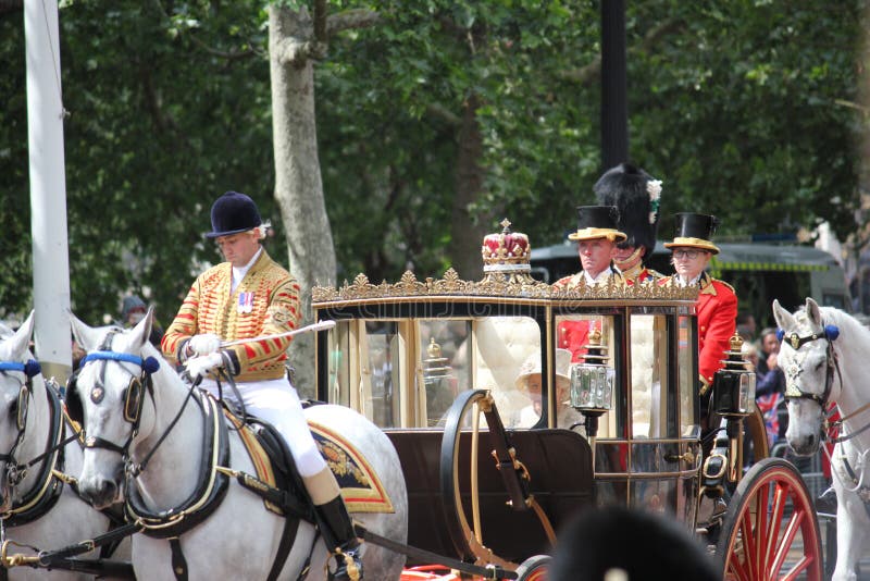 Królowa Elizabeth, Londyński uk, 8 2019 Czerwiec - królowa Elizabeth Gromadzi się colour rodziny królewskiej buckingham palace za zdjęcie stock Królowa Elizabeth, Londyński uk, 8 2019 Czerwiec - królowa Elizabeth Gromadzi się colour rodziny królewskiej buckingham palace za zdjęcie stock