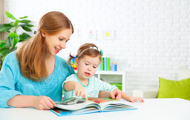 książkowy dziecka domu matki czytanie