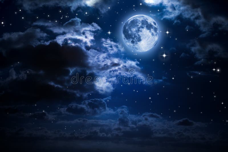 Księżyc i chmury w nocy